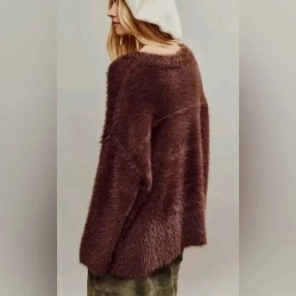 Free People Harrison Bunny Fuzzy Oversized Crew Chocolate Brown NWOT Size L - Picture 2 of 8